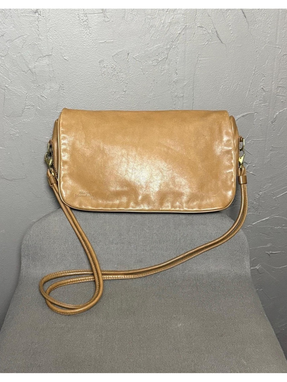 1980's Tan Leather Crossbody or Shoulder Bag from Stone Mountain Slouchy Purse